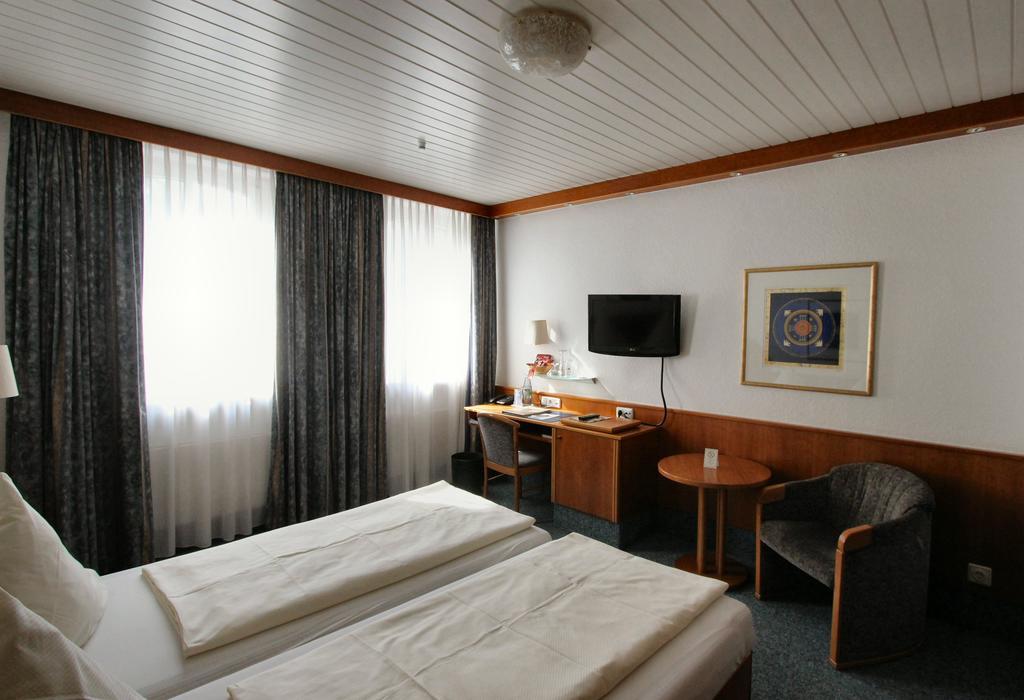 Hotel Rokokohaus Erlangen Pokój zdjęcie